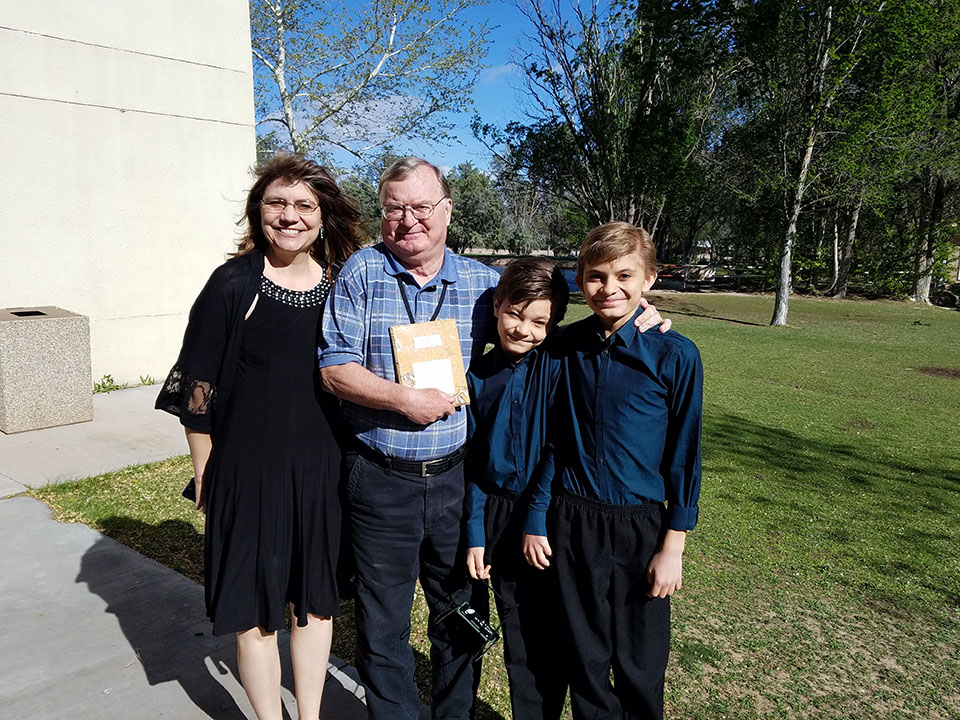 2018 ESAA Award recipient Dr Greg Mack & family
